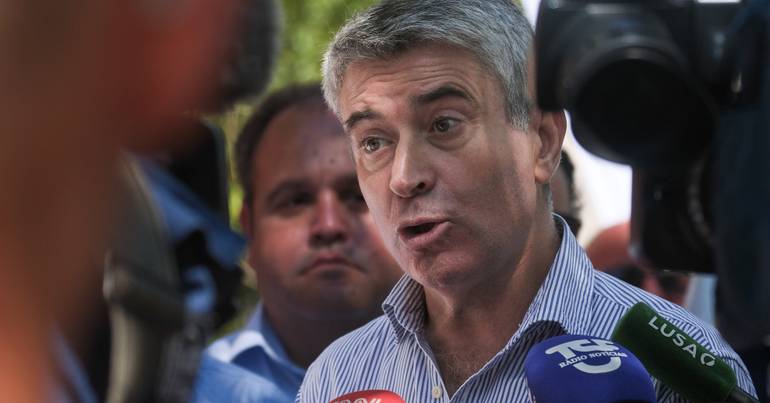 PS quer esclarecer alegado envio de reservas para França