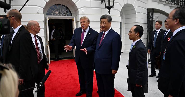 Xi diverte-se com retrato de Biden na Casa Branca