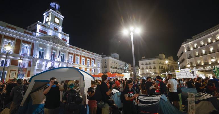 Centenas acampam Madrid contra crise na habitação