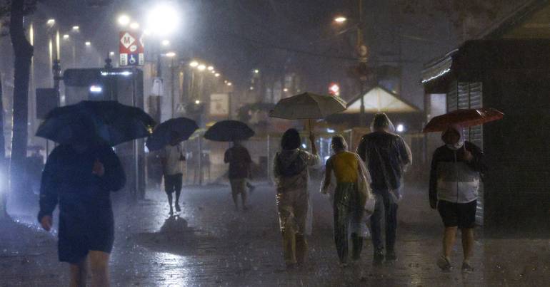Temporal cancela 385 voos no aeroporto de Barcelona