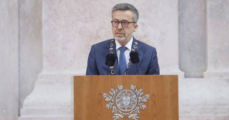 Moedas diz que para Passos "é mais fácil falar do que fazer"