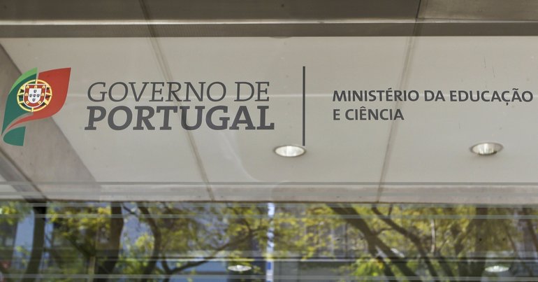 Professores querem que recrutamento continue a ser feito a nível central - Vimarsana News