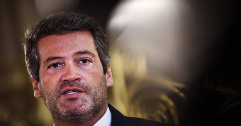 Comissão de inquérito a Neves avança. Chega aceita mudanças