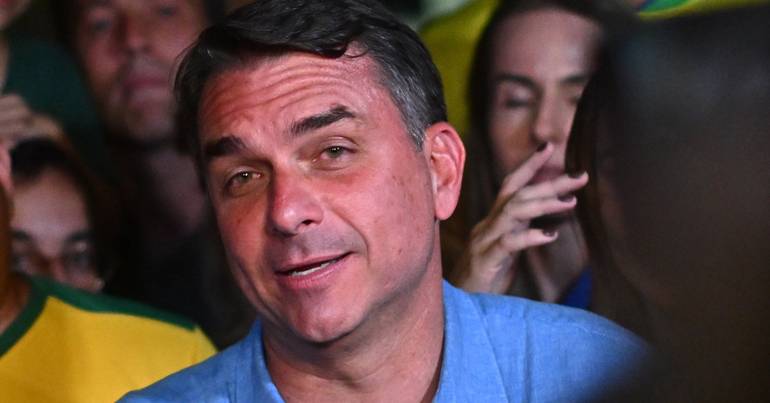 Caiado apoia Flávio e retrata-se das críticas