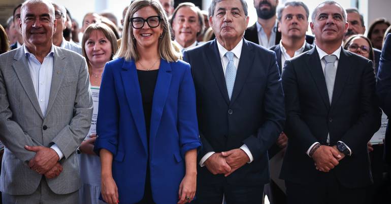 Governo faz contratos financeiros com mais 30 clubes