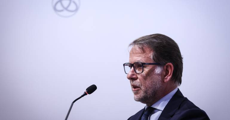 CPI a Neves não ouve Marcelo, mas chama Costa e Montenegro
