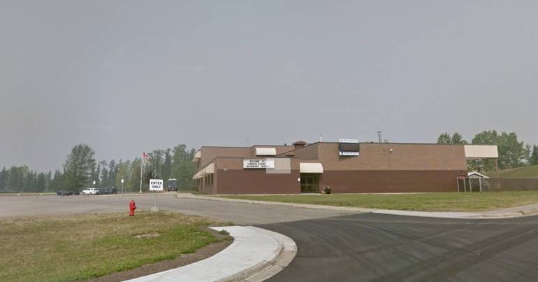 EUA detém suspeito ligado a tiroteio em escola no Canadá