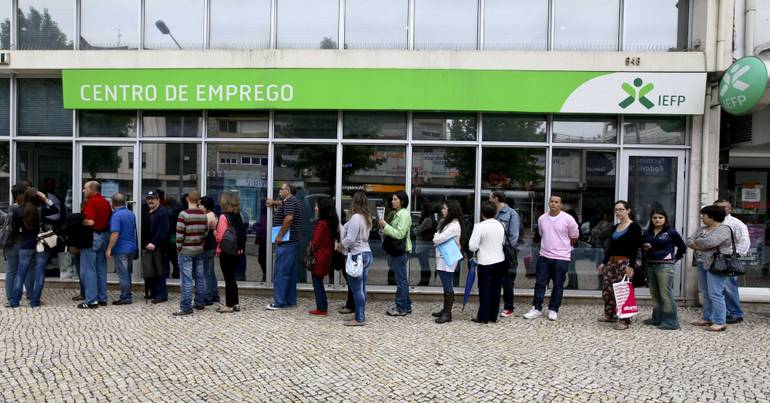 INE: taxa de desemprego cai para 5,7% em agosto