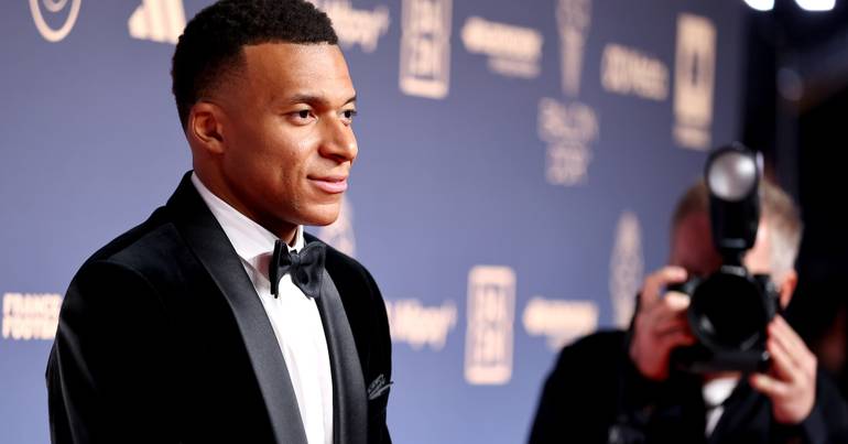 Mbappé pede desculpa por chamar ditador a Mao