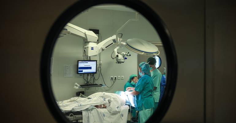 Ohio. Mulher processa hospital por amputação da perna errada