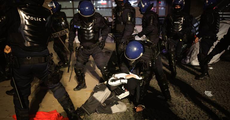 Manifestantes detidos no Porto julgados a 13 de novembro