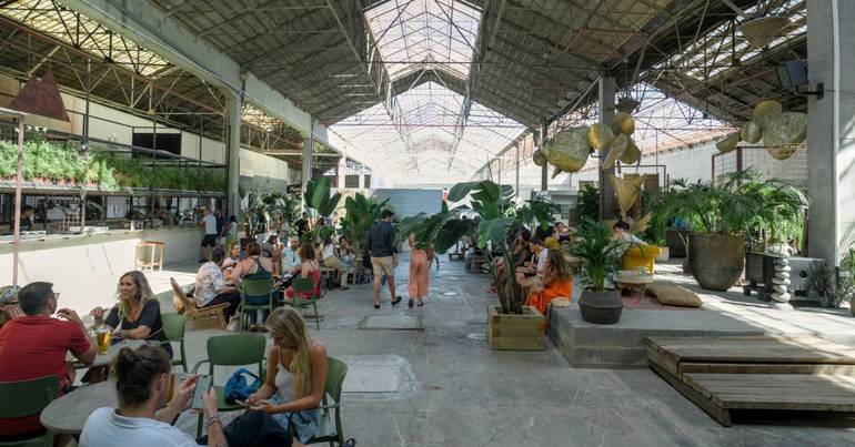 8 Marvila encerra lojas e restaurantes da área interna