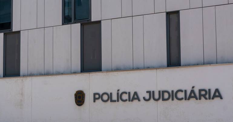 Detido suspeito de coação e violação de maior acompanhado