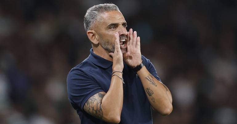 Sporting vence Lens ao intervalo com golo de Luis Suárez Depois do regresso às vitórias na Liga em Braga, Sporting tenta somar segundo triunfo na Liga dos Campeões após arranque a vencer Galatasaray. Zalazar e Debast de fora por lesão. Siga aqui em direto.