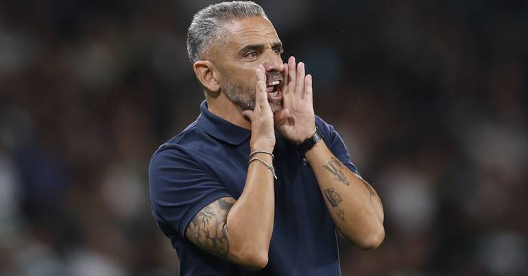 Sporting vence em Braga com reviravolta em 16 minutos Liga regressa após três semanas de paragem para seleções, com Sporting a deslocar-se a Braga depois de dois empates consecutivos. Maxi Araújo, Zalazar e Suárez começam no banco. Siga aqui em direto.