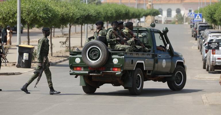 Bissau sob tensão prevê violência se Embaló voltar domingo