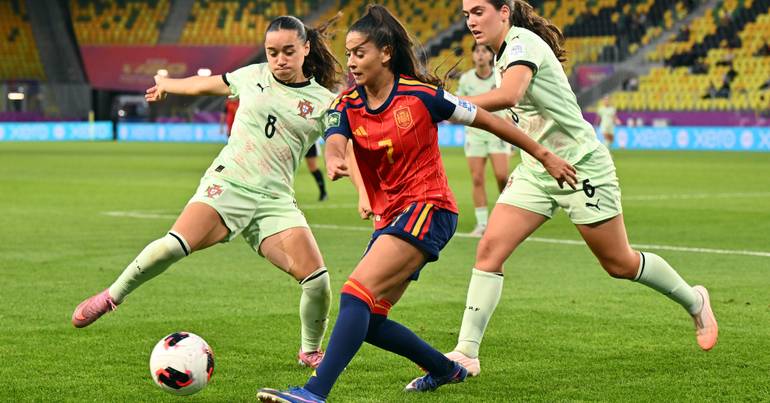 Nair quis desafiar a lógica, mas a lei do mais forte ganhou A seleção portuguesa jogou toda a segunda parte em inferioridade numérica