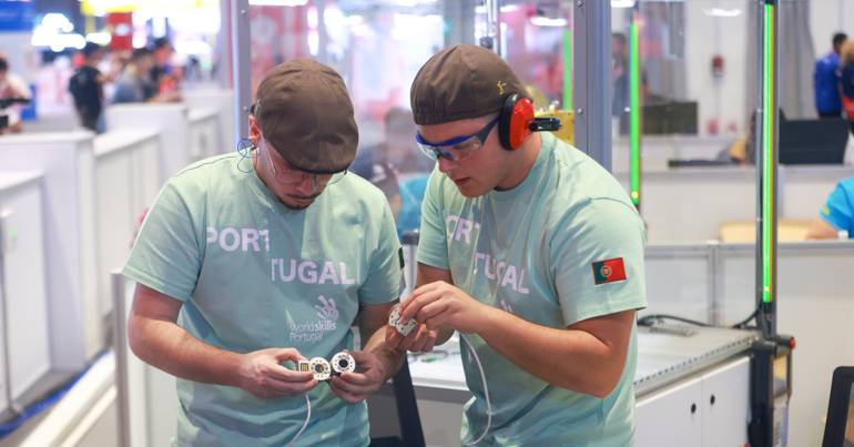 Jovens portugueses distinguidos no Mundial das Profissões