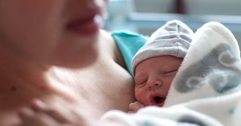 Licença parental. Governo estima custo em mais 300 milhões