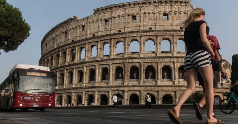 Coliseu de Roma fecha após morte de técnico de 22 anos