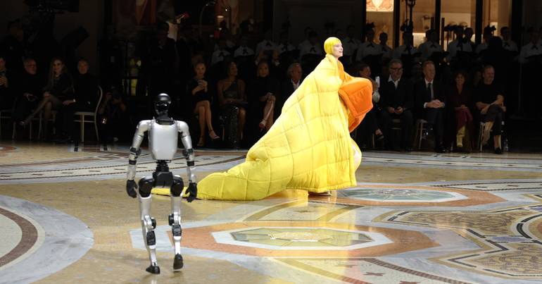 Aplausos e choque: robôs dividem Vogue World em Milão