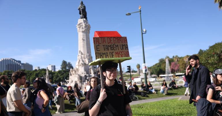 Manifestantes começam a concentrar-se no Marquês de Pombal Os protestos pelo direito à habitação prosseguem, com manifestações e assembleias populares marcadas em várias cidades. Manifestação em Lisboa arranca do Marquês de Pombal em direção ao Rossio.