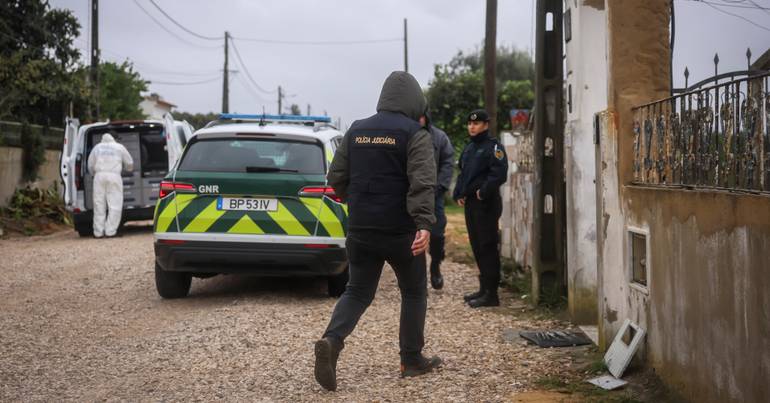 Detido homem por suspeitas de agredir a mãe durante 10 anos