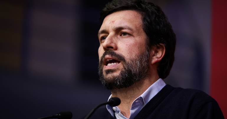 PCP entrega petição contra linha circular do Metro de Lisboa