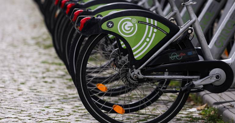 Capacete obrigatório em trotinetes e bicicletas elétricas