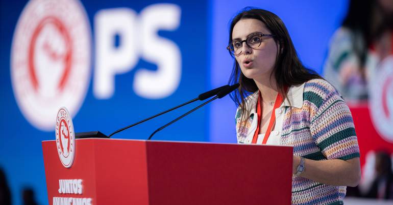Líder da JS entrega cabaz alimentar a Montenegro