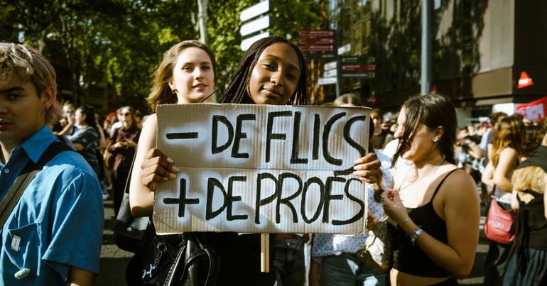 Protestos sociais. Faculdades unem-se a escolas secundárias
