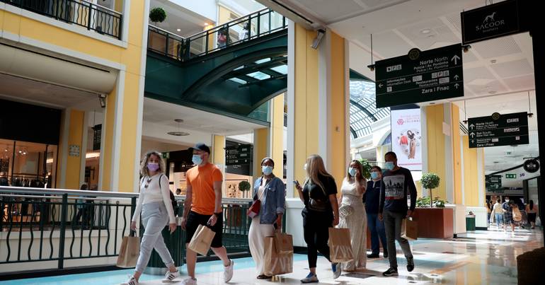Há 155 mil trabalhadores nas grandes superfícies, diz estudo