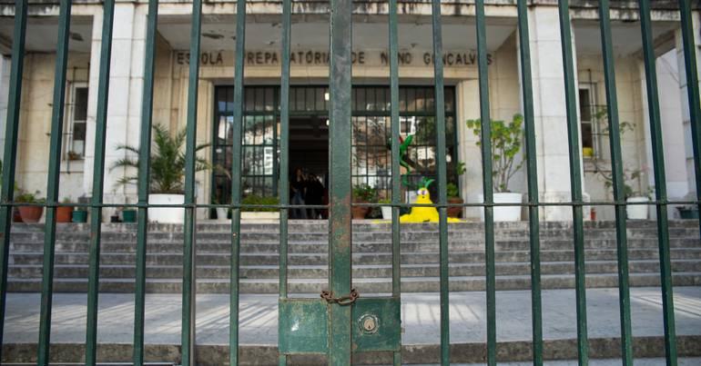 62 docentes afastados por antecendentes criminais