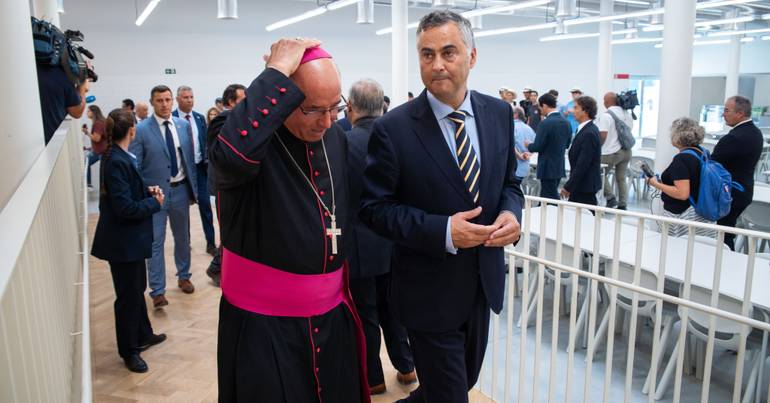 Bênção católica em escola pública gera queixa formal