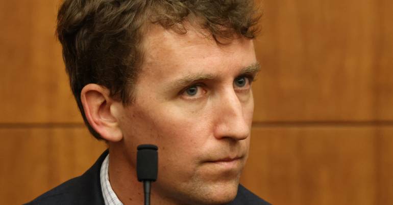 Ex-marido de Clancy "perdoou-a". "Fiz o melhor que podia" Patrick Clancy deu entrevista em que diz que saúde mental pode ser "enganadora" e que títulos agressivos sobre a ex-mulher foram injustos.