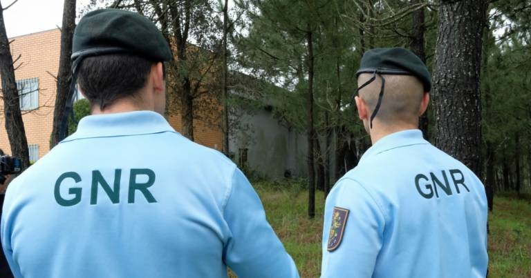 GNR detém suspeito de agressões físicas com faca