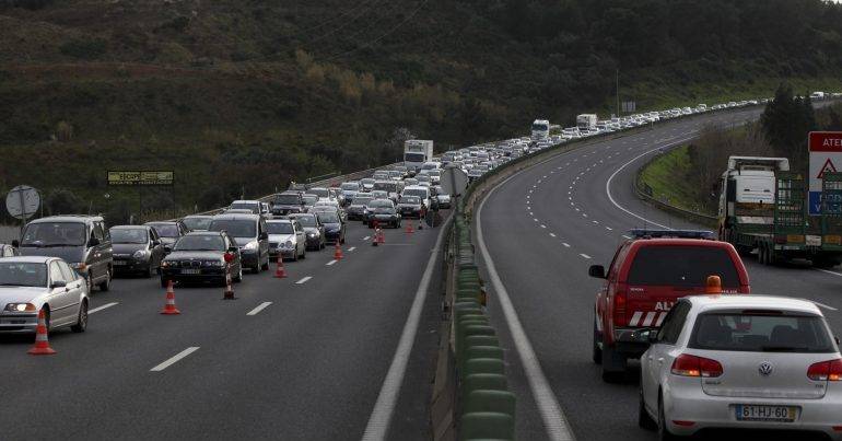 A32 cortada no sentido Norte-Sul após despiste de camião