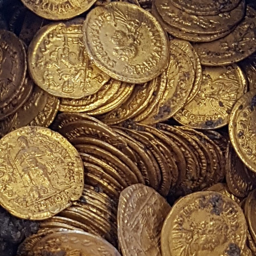 Moeda portuguesa de ouro rara encontrada no Reino Unido por detetorista