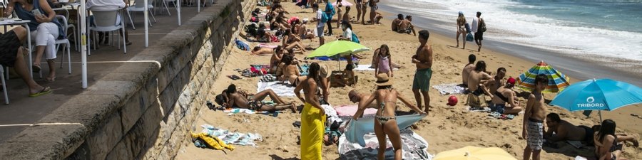 Mulher cai de arriba ao tirar fotos na praia de São Pedro do Estoril - SIC  Notícias