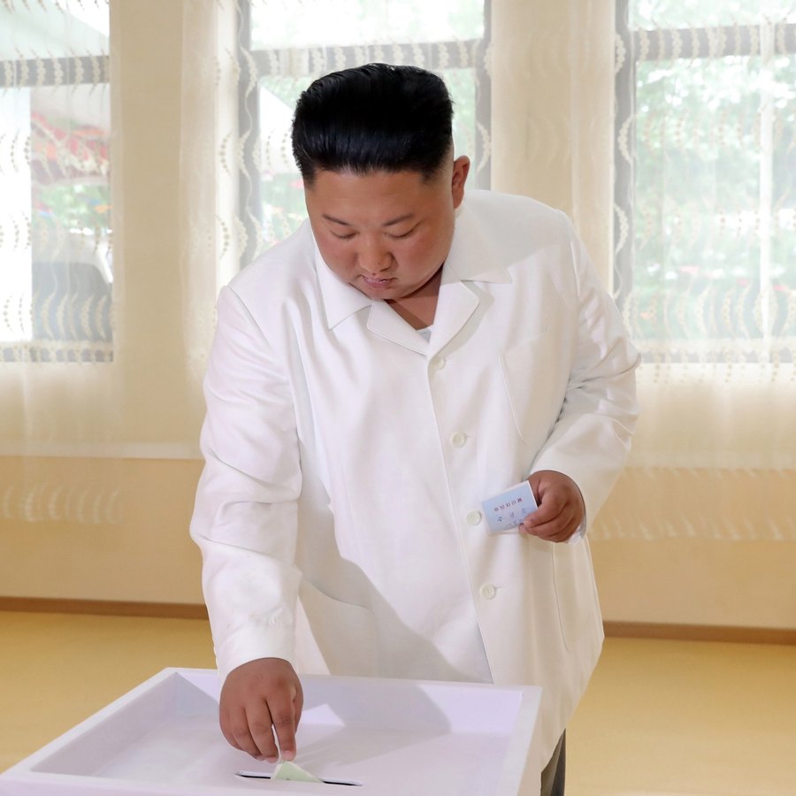 Coreia do Norte: candidatos oficiais vencem com 99,91% dos votos