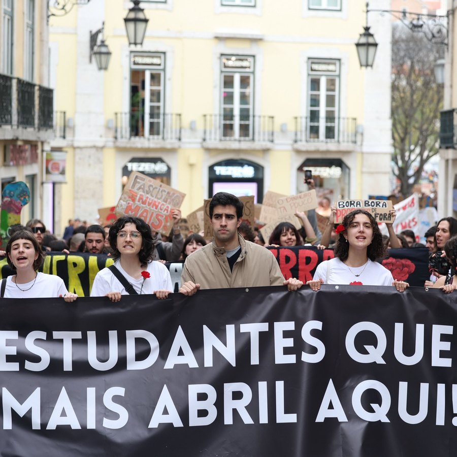 Custos e alojamento estão no topo das reivindicações de milhares de  estudantes em Lisboa - Jornal Mundo Lusíada