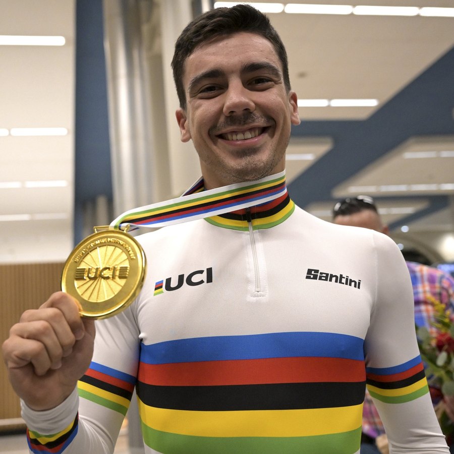 Ciclismo: Presidente da República felicita campeão mundial Iúri Leitão -  SIC Notícias