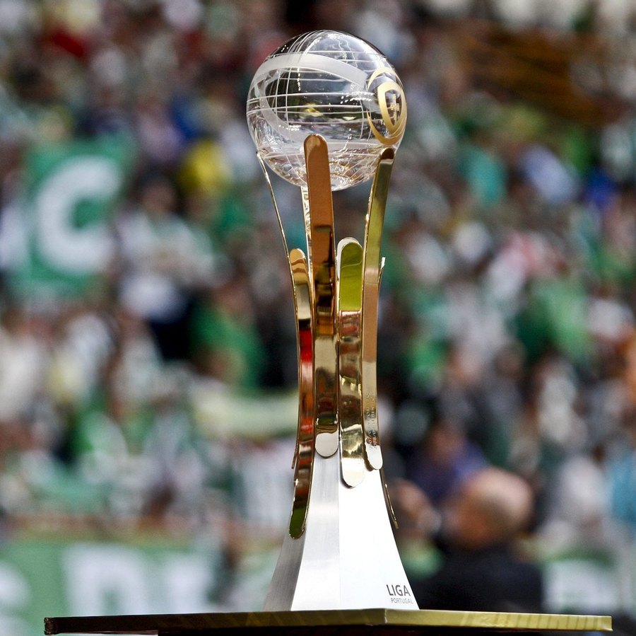 Futebol online. Dezasseis equipas tentam ganhar Taça da Liga de clubes