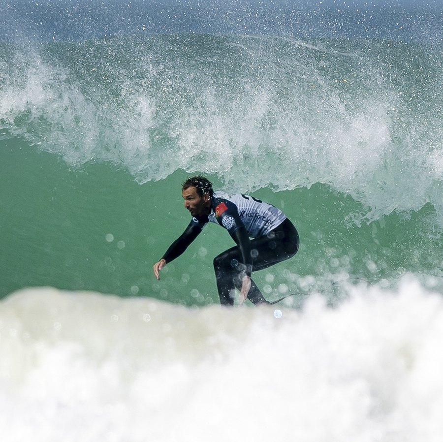 Mais uma onda para Frederico Morais, qualificado pela 3.ª vez para