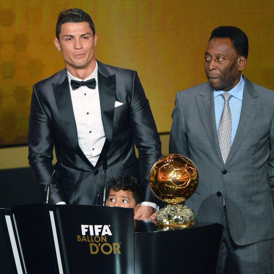 FIFA 18' permitirá jogar momentos importantes de Pelé, Ronaldo