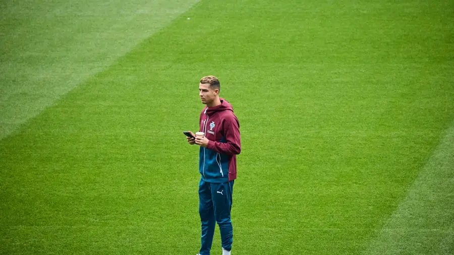 Conversas em agosto, mudança em Oslo, ameaça na véspera, "traição" e equívocos: como o "caso-não caso" se tornou o fim de Ronaldo na Seleção
