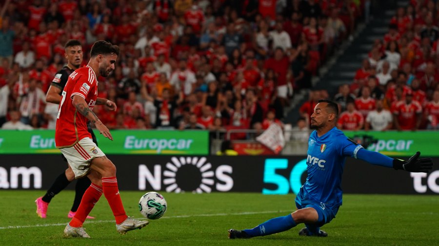 Domínio de Bola - Rafa estava em jogo por 4 cm no golo de Tengsted que deu  a vitória ao Benfica.