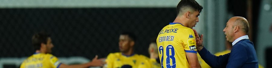 Zagueiro Ifeanyi é novo reforço da equipe Sub-23 do Estoril Praia, de  Portugal - CSR Sports