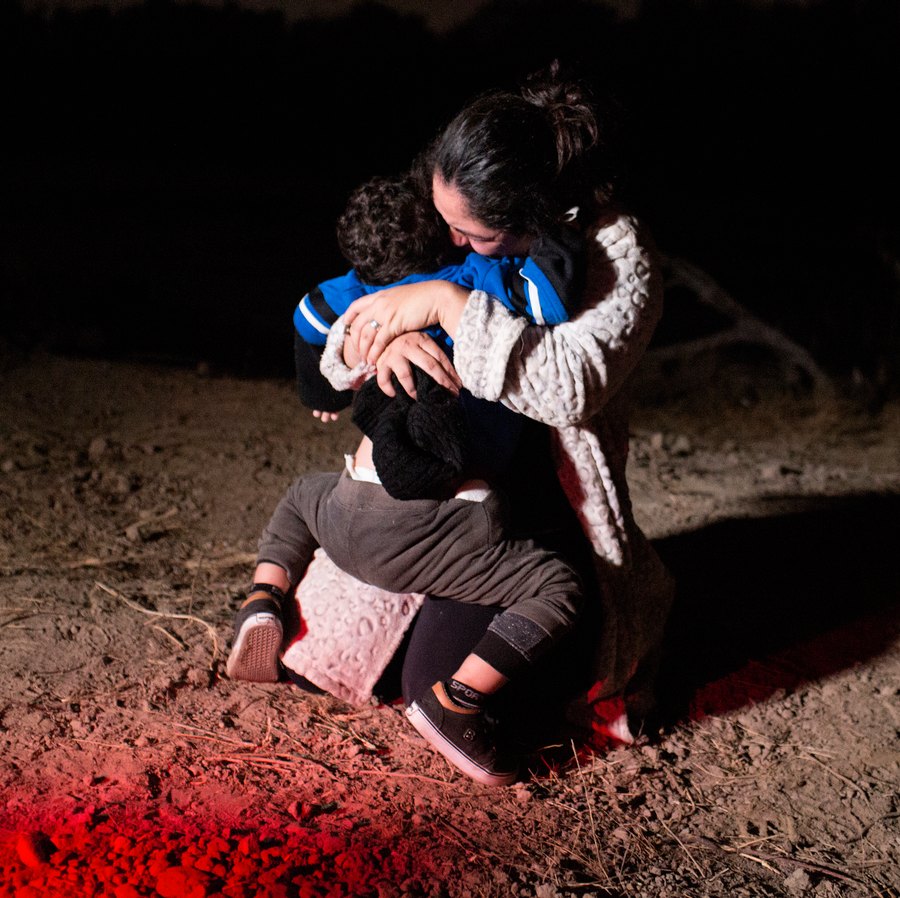 Agentes encontram cinco crianças, entre elas um bebê, abandonadas na  fronteira - AcheiUSA
