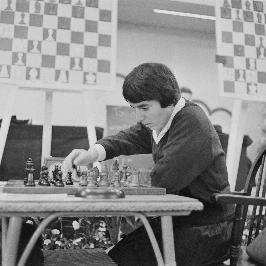 Esse jogador conseguiu NEUTRALIZAR o GAMBITO DO REI no xadrez!! 